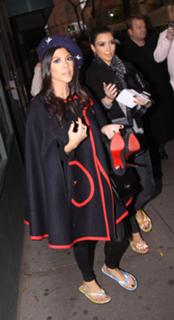 Kourtney Kardashian feet photo thumbnail