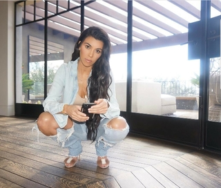 Kourtney Kardashian feet photo thumbnail