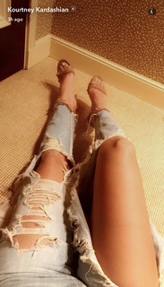 Kourtney Kardashian feet photo thumbnail