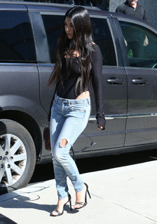 Kourtney Kardashian feet photo thumbnail