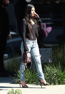 Kourtney Kardashian feet photo thumbnail