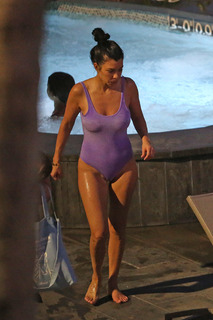 Kourtney Kardashian feet photo thumbnail