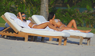 Kourtney Kardashian feet photo thumbnail