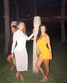 Kourtney Kardashian feet photo thumbnail