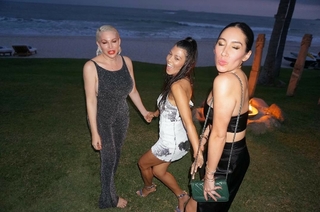 Kourtney Kardashian feet photo thumbnail