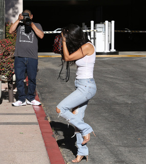 Kourtney Kardashian feet photo thumbnail