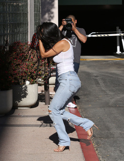 Kourtney Kardashian feet photo thumbnail