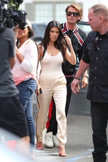 Kourtney Kardashian feet photo thumbnail