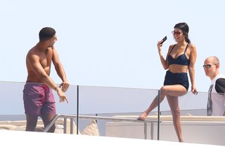 Kourtney Kardashian feet photo thumbnail
