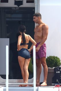 Kourtney Kardashian feet photo thumbnail