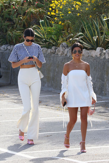 Kourtney Kardashian feet photo thumbnail