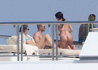 Kourtney Kardashian feet photo thumbnail