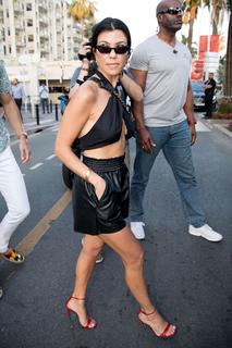 Kourtney Kardashian feet photo thumbnail