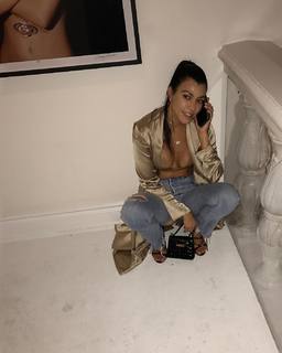 Kourtney Kardashian feet photo thumbnail