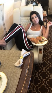 Kourtney Kardashian feet photo thumbnail