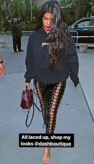 Kourtney Kardashian feet photo thumbnail