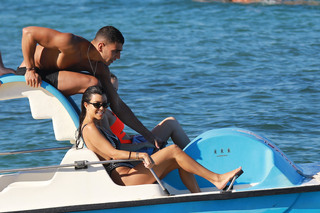 Kourtney Kardashian feet photo thumbnail