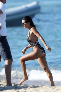 Kourtney Kardashian feet photo thumbnail