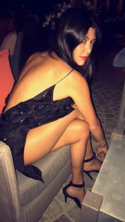 Kourtney Kardashian feet photo thumbnail