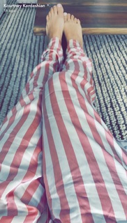 Kourtney Kardashian feet photo thumbnail