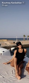 Kourtney Kardashian feet photo thumbnail