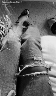Kourtney Kardashian feet photo thumbnail