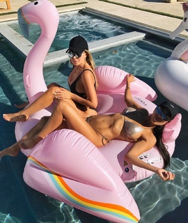 Kourtney Kardashian feet photo thumbnail