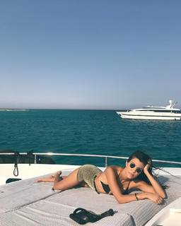 Kourtney Kardashian feet photo thumbnail