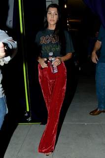 Kourtney Kardashian feet photo thumbnail
