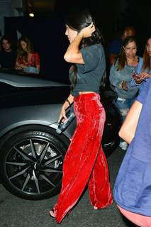 Kourtney Kardashian feet photo thumbnail