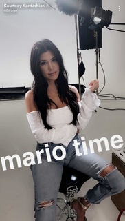 Kourtney Kardashian feet photo thumbnail