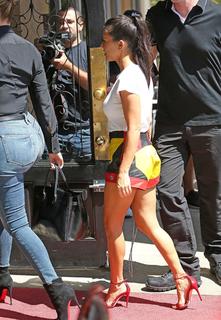 Kourtney Kardashian feet photo thumbnail