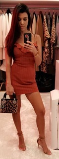 Kourtney Kardashian feet photo thumbnail