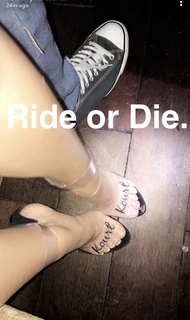 Kourtney Kardashian feet photo thumbnail