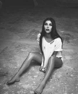 Kourtney Kardashian feet photo thumbnail