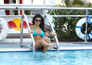 Kourtney Kardashian feet photo thumbnail