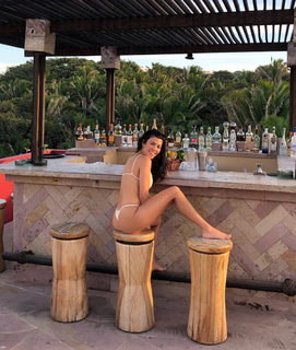 Kourtney Kardashian feet photo thumbnail