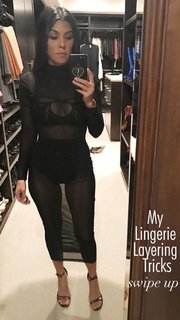 Kourtney Kardashian feet photo thumbnail