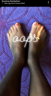Kourtney Kardashian feet photo thumbnail