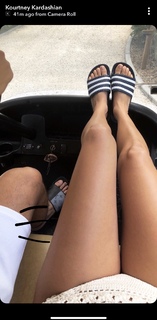 Kourtney Kardashian feet photo thumbnail