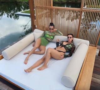 Kourtney Kardashian feet photo thumbnail