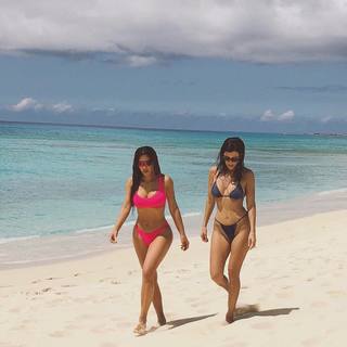 Kourtney Kardashian feet photo thumbnail