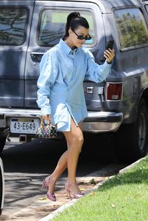 Kourtney Kardashian feet photo thumbnail