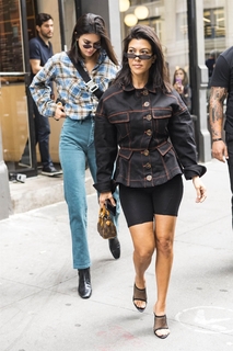 Kourtney Kardashian feet photo thumbnail