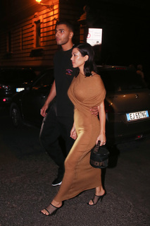 Kourtney Kardashian feet photo thumbnail