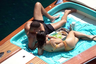 Kourtney Kardashian feet photo thumbnail