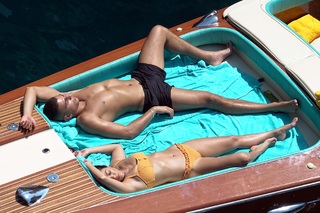 Kourtney Kardashian feet photo thumbnail