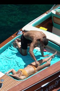 Kourtney Kardashian feet photo thumbnail