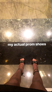Kourtney Kardashian feet photo thumbnail