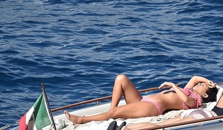 Kourtney Kardashian feet photo thumbnail
